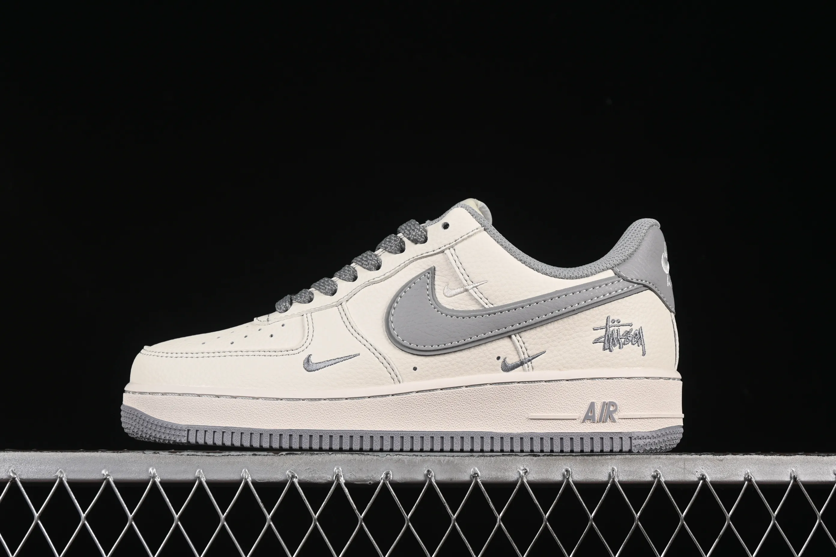 All categories Nk Air Force 1 Air Force series Nk Air Force 1 Low Air Force low-top Nike Air Force 1'07 Low Stusi co-branded beige gray small three hooks Air Force 1 low-top casual sneakers HH7518-060